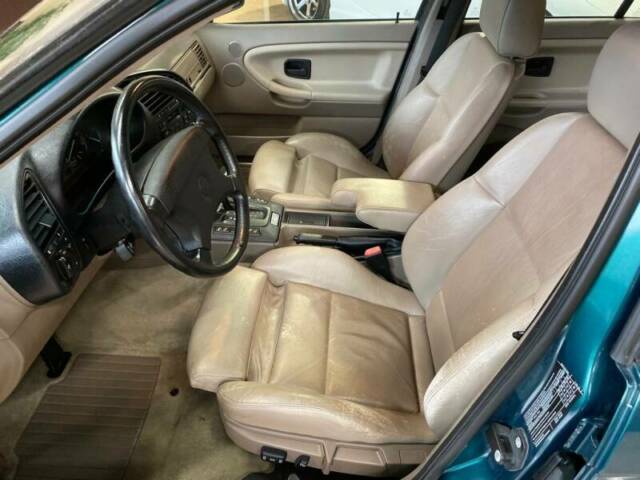 1993 BMW 3-Series 325i 4dr Sedan - photo 11