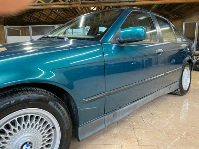 1993 BMW 3-Series 325i 4dr Sedan - photo 3