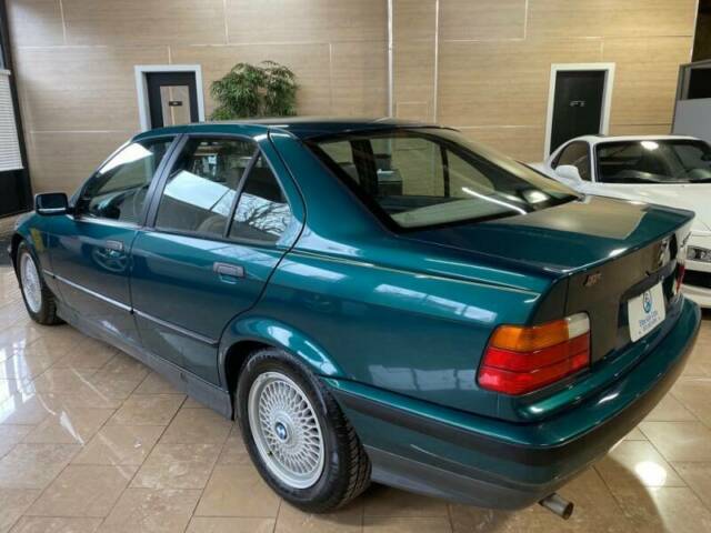 1993 BMW 3-Series 325i 4dr Sedan - photo 6