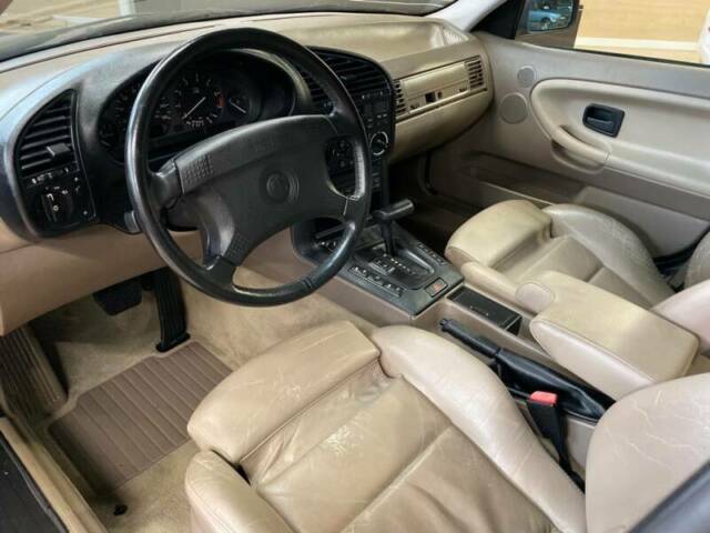 1993 BMW 3-Series 325i 4dr Sedan - photo 7