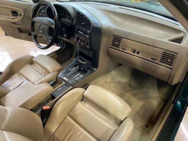 1993 BMW 3-Series 325i 4dr Sedan - photo 10