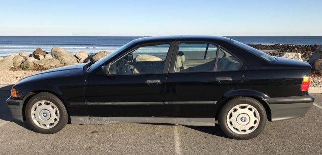 1993 BMW 318i MANUAL WITH VERY LOW MILES NO RESERVE!! 1993 BMW 3-Series SEDAN