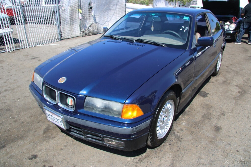 1993 BMW 3-Series 325is - photo 2