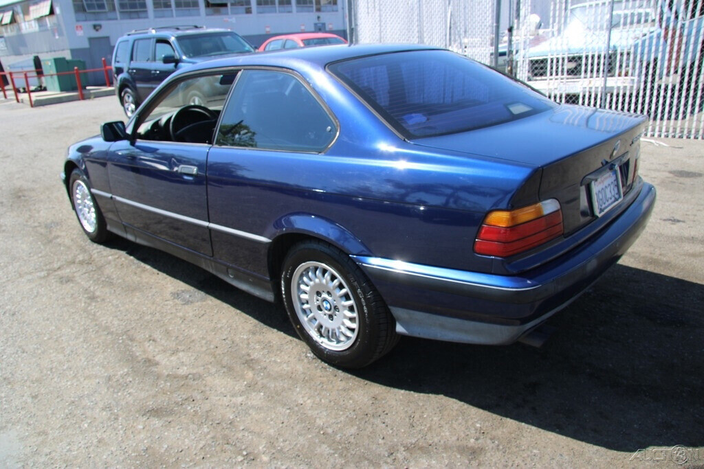 1993 BMW 3-Series 325is - photo 4