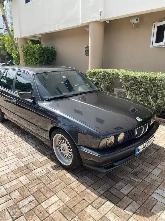 1993 BMW 5-Series 528i - photo 2