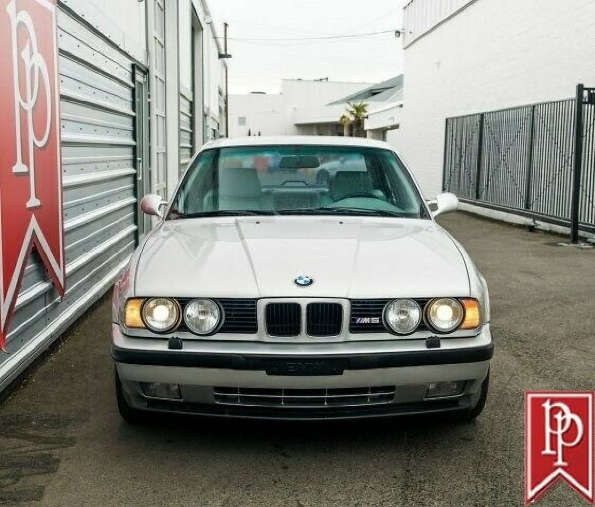 1993 BMW M5 Sedan - photo 2