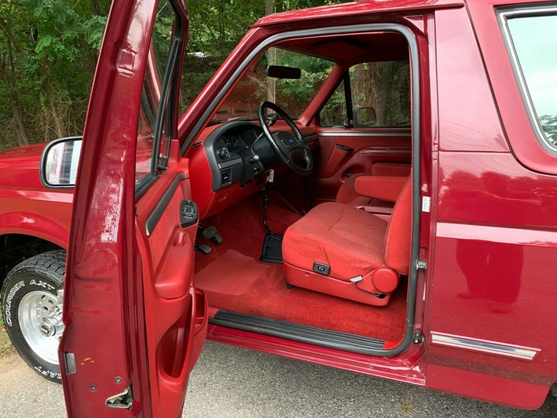 1993 Ford Bronco XLT ONE OF THE BEST! 100% ORIGINAL PAINT! - photo 3