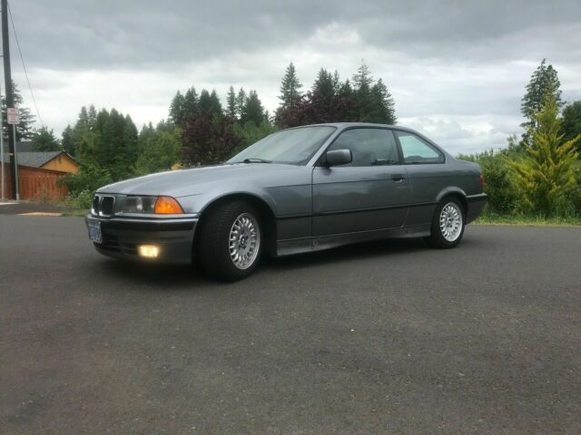 1993 BMW 3-Series 325is - photo 2