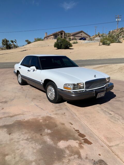 1993 Buick Park Avenue Sedan White FWD Automatic ULTRA 1993 Buick Park Avenue ULTRA