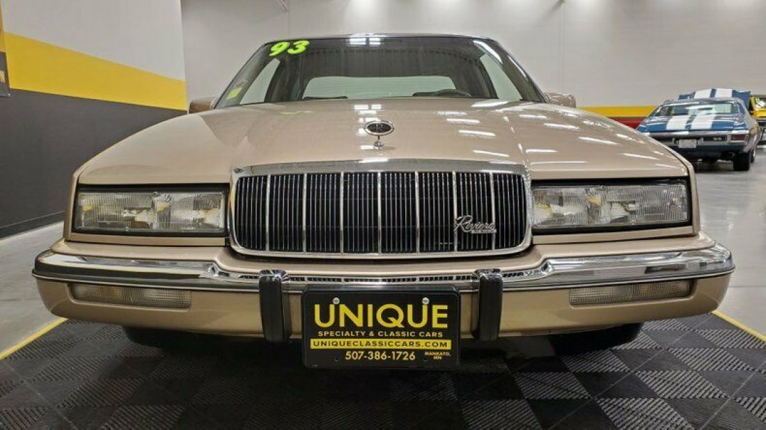 1993 Buick Riviera - photo 2