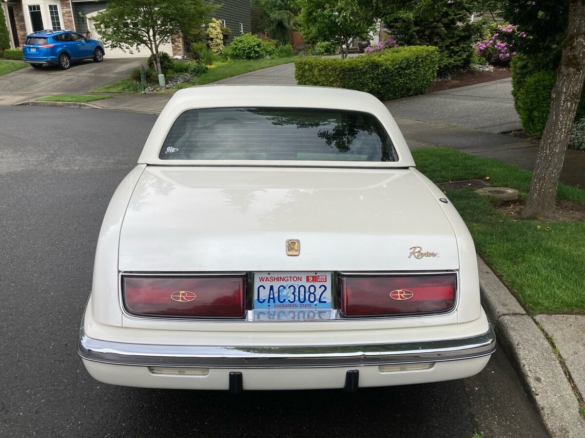 1993 Buick Riviera - photo 2