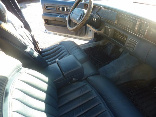 1993 Buick Roadmaster Estate Wagon Wagon 4-Door - photo 10