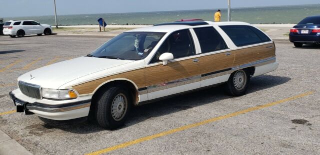 1993 Buick Roadmaster Estate Wagon with Reese tow package 1993 Buick Roadmaster Estate Wagon