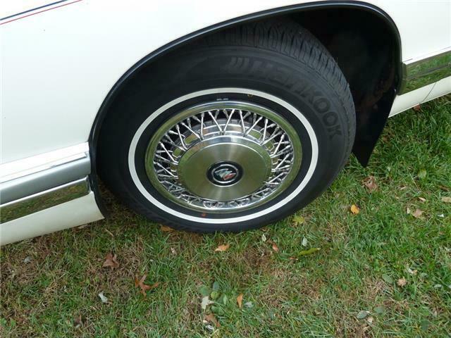 1993 Buick Roadmaster Only 69k Limited - photo 10