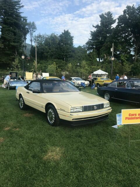 1993 Cadillac Allante neutral beige - photo 5