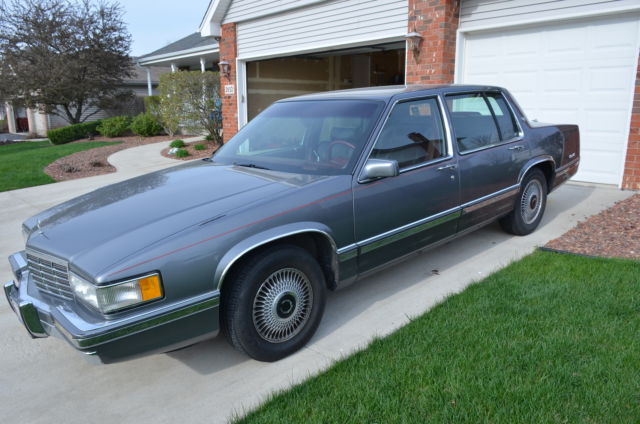 1993 Cadillac DeVille Base Sedan 4-Door 4.9L 1993 Cadillac DeVille