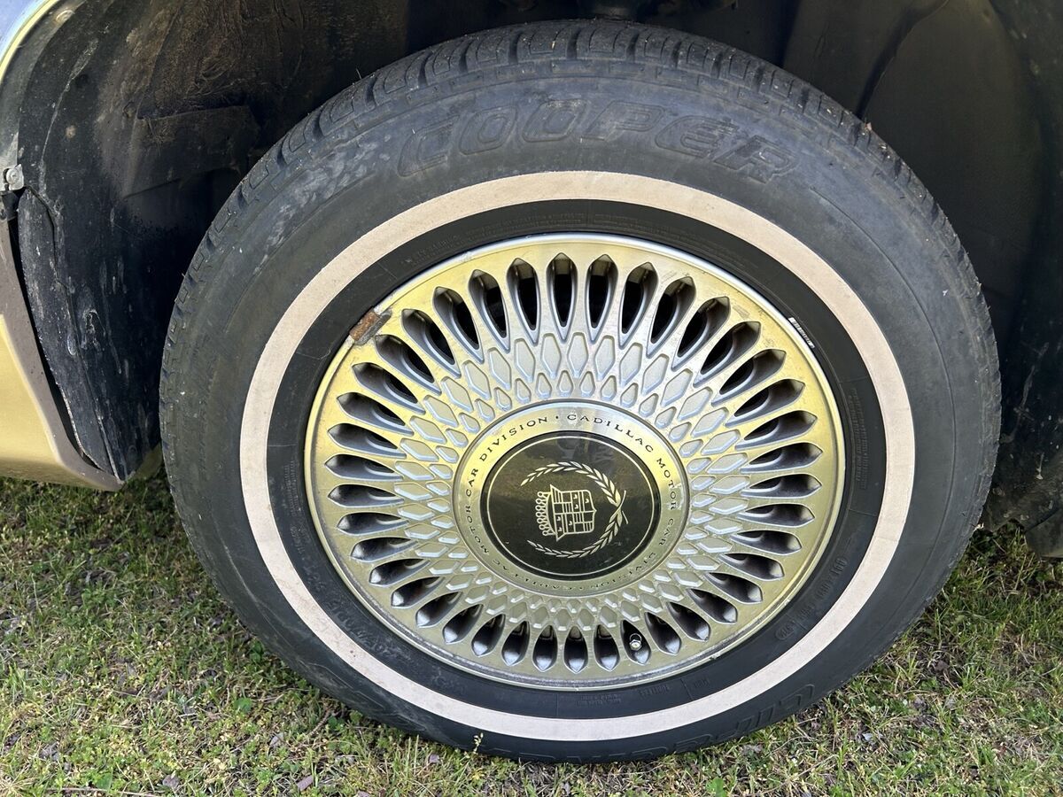 1993 Cadillac DeVille - photo 11