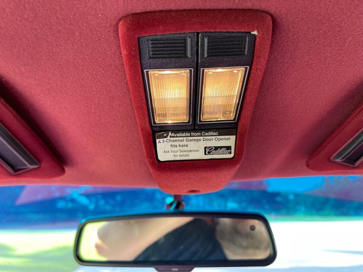 1993 Cadillac DeVille Coupe Showroom condition only 14,000 miles - photo 12