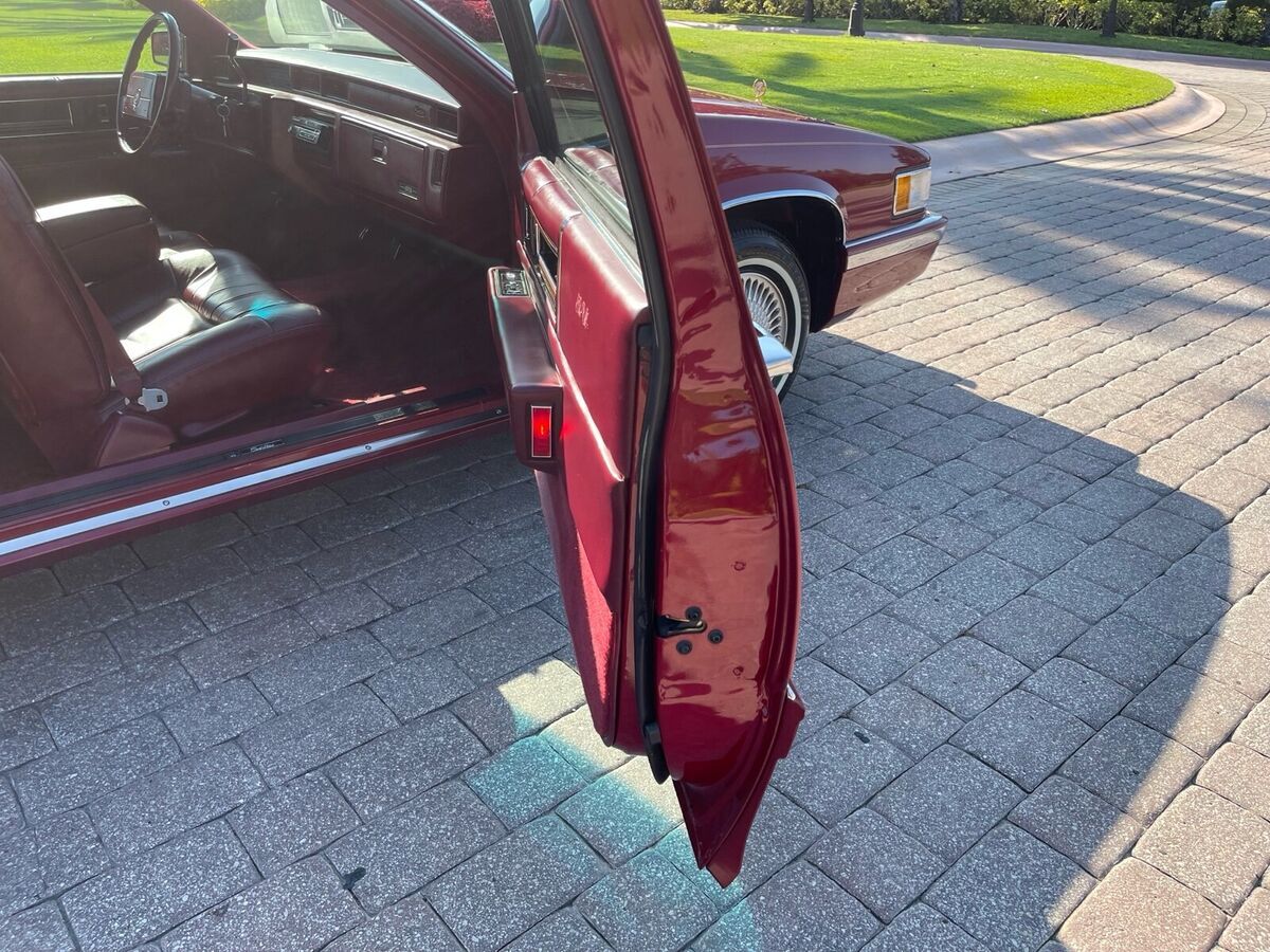 1993 Cadillac DeVille Coupe Showroom condition only 14,000 miles - photo 6