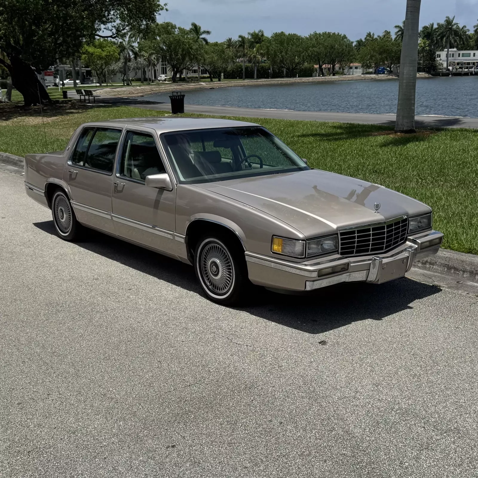 1993 Cadillac DeVille LINCOLN TOWN CAR CONTINENTAL BUICK PARK AVENUE - photo 2
