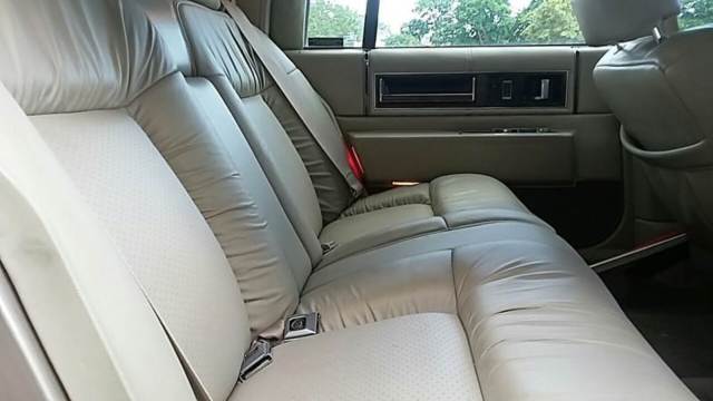 1993 Cadillac DeVille Touring - photo 10
