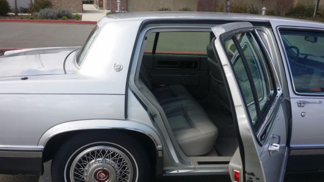 1993 Cadillac DeVille Touring Sedan 4-Door - photo 2