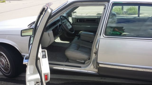 1993 Cadillac DeVille Touring Sedan 4-Door - photo 5