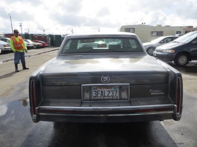 1993 Cadillac DeVille Base Sedan 4-Door - photo 4