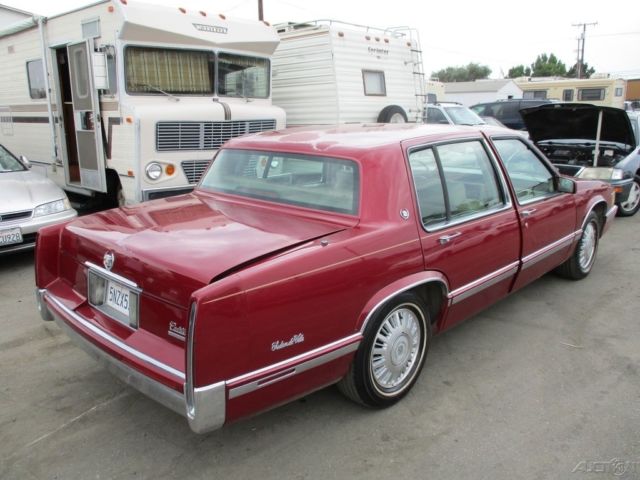 1993 Cadillac DeVille Base Sedan 4-Door - photo 6