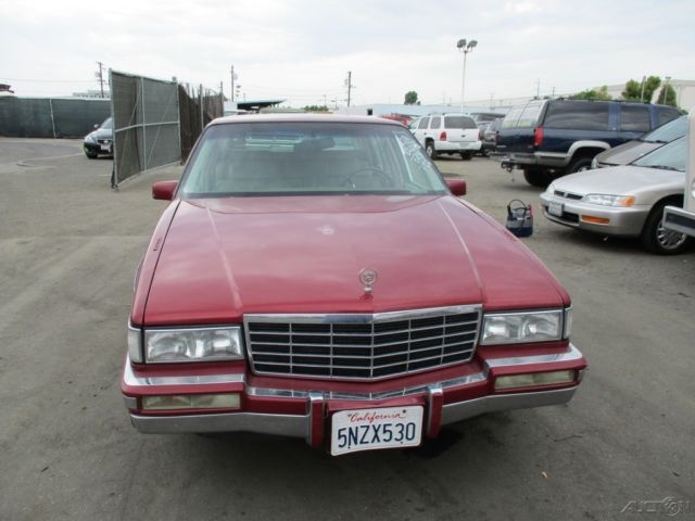 1993 Cadillac DeVille Base Sedan 4-Door - photo 9