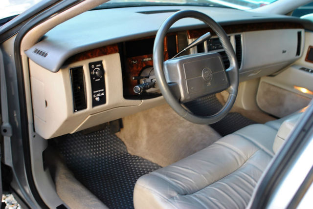 1993 Cadillac Fleetwood 68,269 Original Miles! Like New! - photo 5