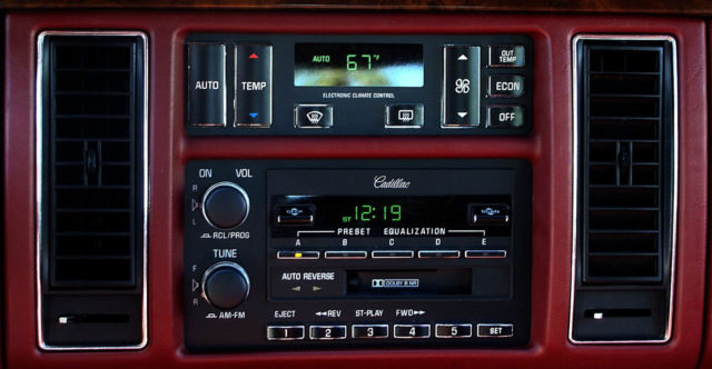1993 Cadillac Fleetwood - photo 13