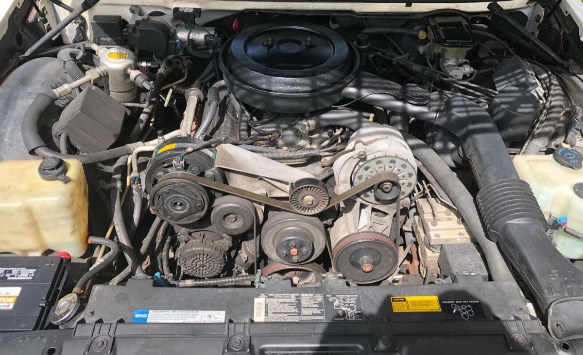 1993 Cadillac Fleetwood Brougham 91K Southern Garaged CARFAX! - photo 12
