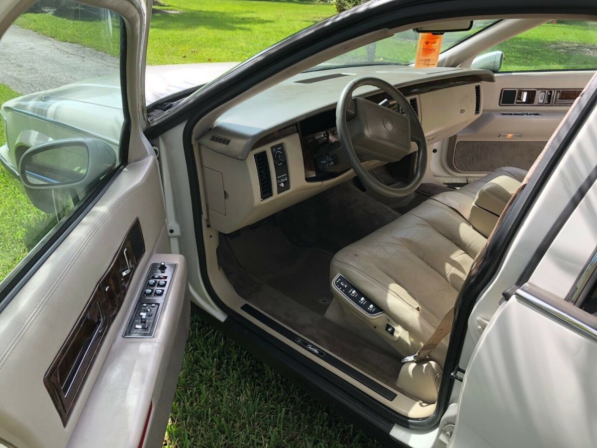 1993 Cadillac Fleetwood Brougham 91K Southern Garaged CARFAX! - photo 13