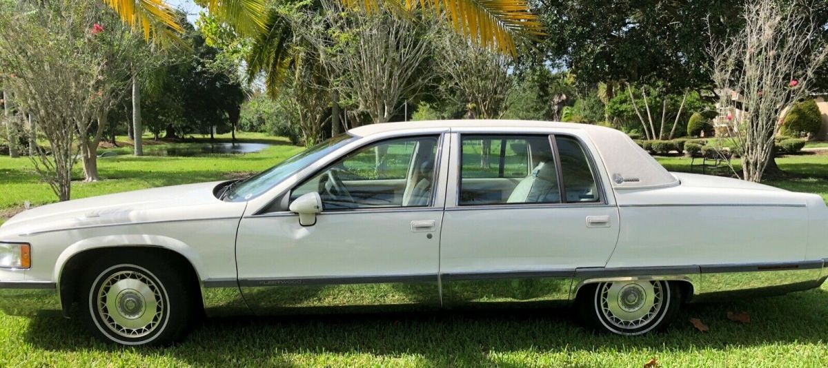 1993 Cadillac Fleetwood Brougham 91K Southern Garaged CARFAX! - photo 2