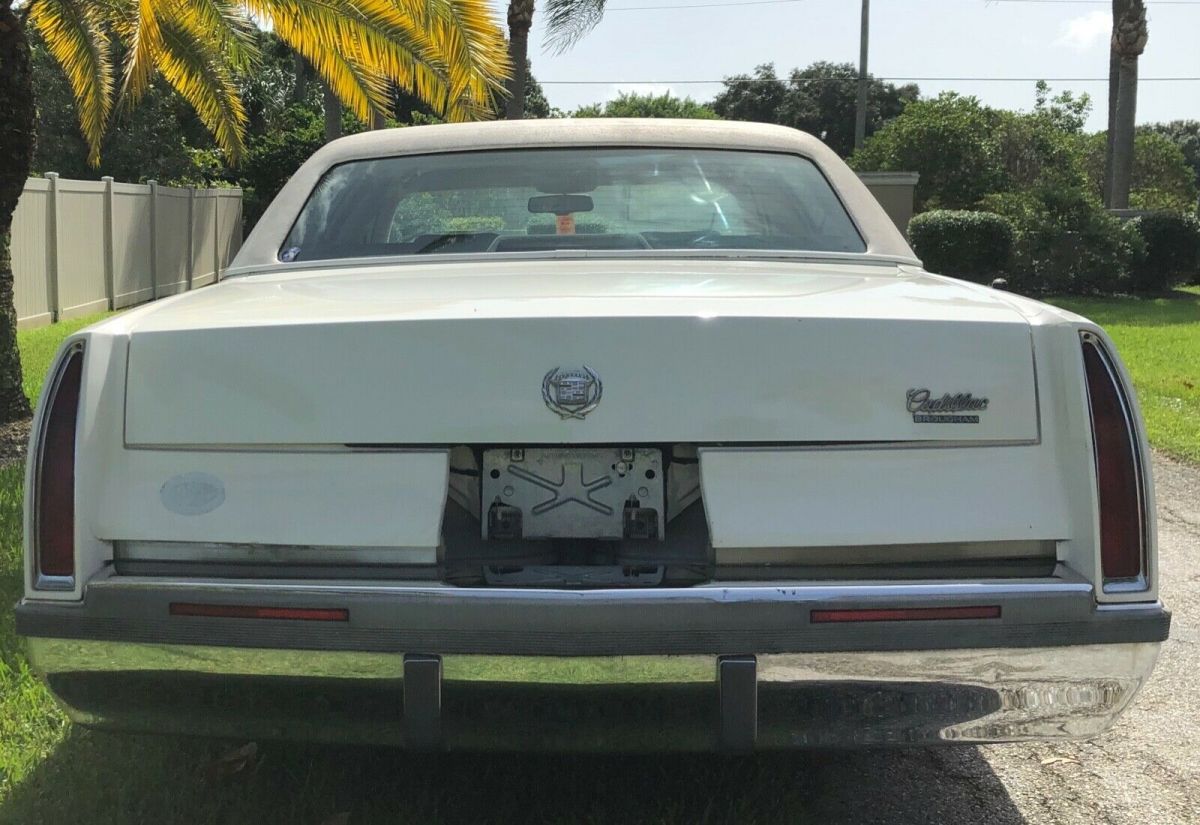 1993 Cadillac Fleetwood Brougham 91K Southern Garaged CARFAX! - photo 5