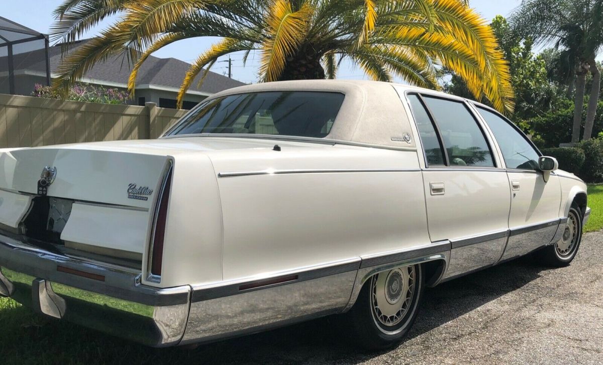1993 Cadillac Fleetwood Brougham 91K Southern Garaged CARFAX! - photo 6
