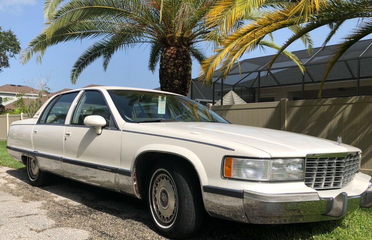 1993 Cadillac Fleetwood Brougham 91K Southern Garaged CARFAX! - photo 8