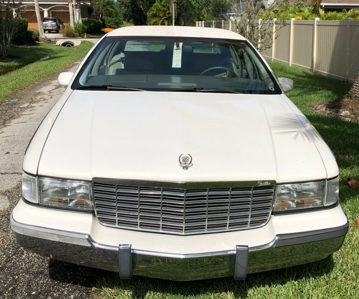 1993 Cadillac Fleetwood Brougham 91K Southern Garaged CARFAX! - photo 9