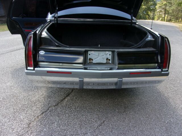 1993 Cadillac Fleetwood - photo 12