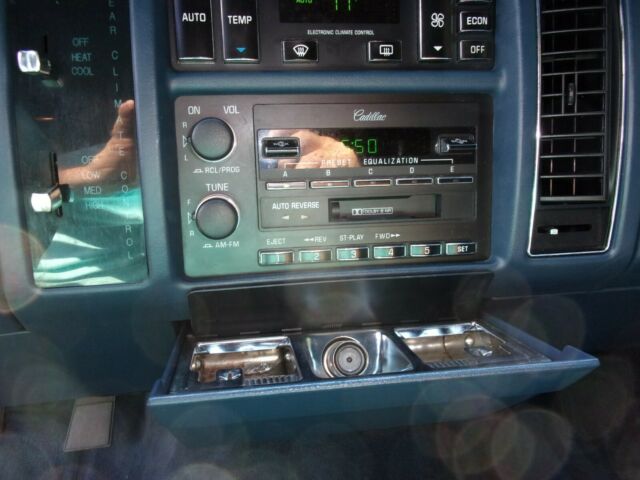 1993 Cadillac Fleetwood - photo 9