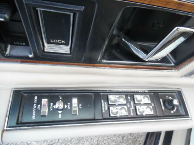 1993 Cadillac DeVille GOLD TRIM - photo 11
