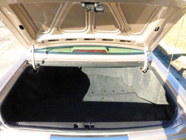1993 Cadillac DeVille Base - photo 8