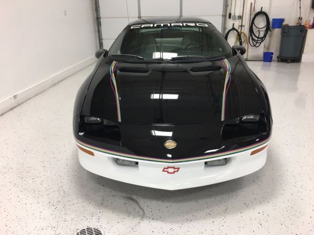 1993 Chevrolet Camaro Z28 Pace Car - photo 2