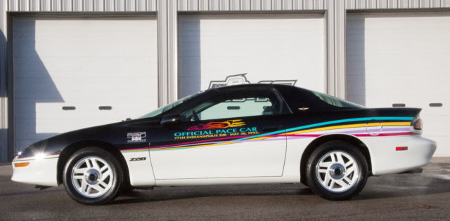 1993 Chevrolet Camaro Indy Pace Car - 521 Miles - photo 10