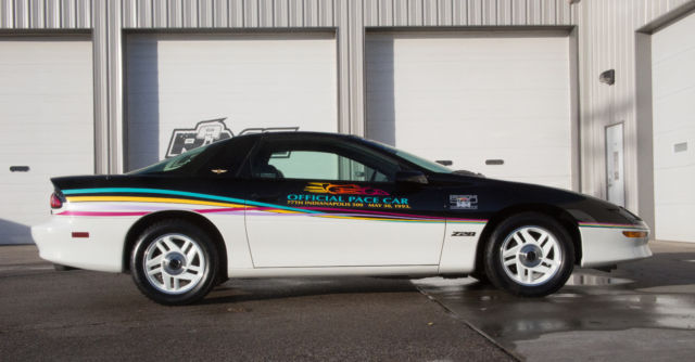 1993 Chevrolet Camaro Indy Pace Car - 521 Miles - photo 9