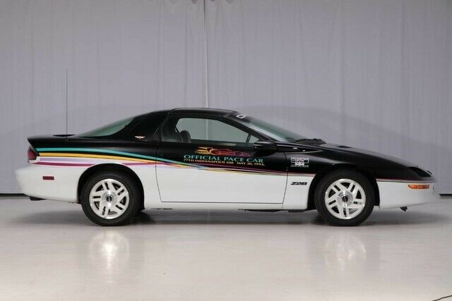 1993 Chevrolet Camaro Z28 Indy Pace Car - photo 10