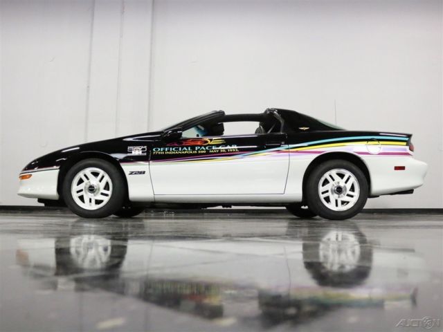 1993 Chevrolet Camaro Z/28 Pace Car - photo 11