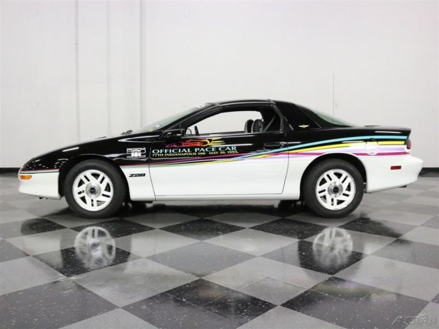 1993 Chevrolet Camaro Z/28 Pace Car - photo 2