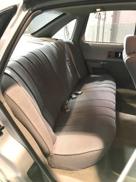 1993 Chevrolet Caprice Base 4dr Sedan - photo 11